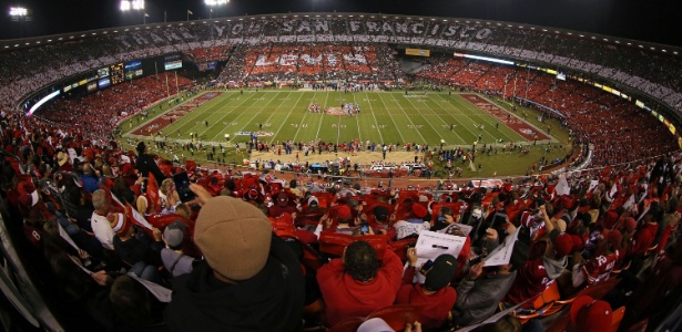 Torcedores tentaram levar lembrança do estádio dos 49ers, que será demolido  - Kyle Terada-USA TODAY Sports