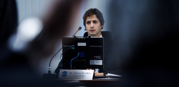 27.dez.2013 - Presidente do STJD, Flavio Zveiter, acompanhou o julgamento do recurso da Portuguesa - Daniel Marenco/Folhapress