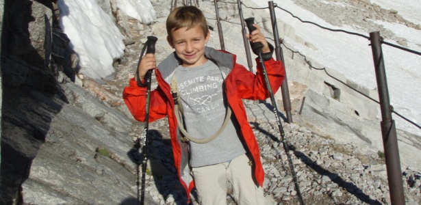 Tyler Armstrong durante sua escalada ao Monte Whitney, nos Estados Unidos, antes de ir ao Aconcágua - Divulgação
