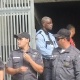 Policiais fazem a proteção do prédio onde fica o Superior Tribunal de Justiça Desportiva, no Rio de Janeiro - Renan Rodrigues/UOL