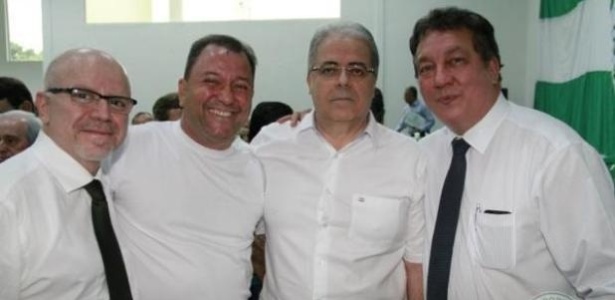 Sérgio Rassi (e), presidente do Goiás, terá reunião para selar plano de jogar contra o Corinthians em Belém - Divulgação/Goiás