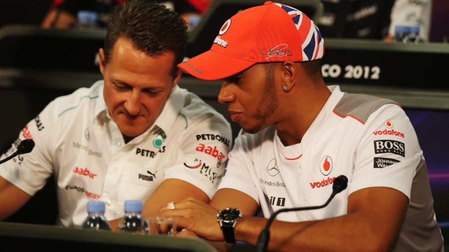 Michael Schumacher e Lewis Hamilton durante coletiva antes do GP de Mônaco, em 2012 - Clive Mason/Getty Images