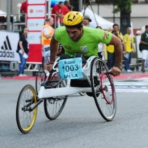 31. dez. 2013 - Cadeirante disputa São Silvestre 2013 - Junior Lago/UOL