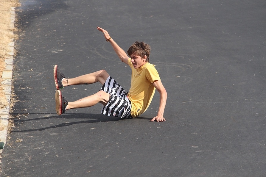 Skatistas testam ladeira no Parque Candido Portinari, na zona Oeste em São Paulo - Paulo Anshowinhas/UOL