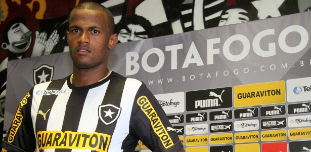 Pedido pelo técnico Vagner Mancini, o volante Airton acertou a renovação de contrato com o Botafogo - Vitor Silva / SSpress