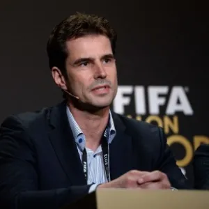 13.jan.2014 - Candidato ao prêmio de melhor treinador de 2013, o alemão Ralf Kellermann concede entrevista coletiva antes de evento de premiação - Xinhua/Wang Siwei