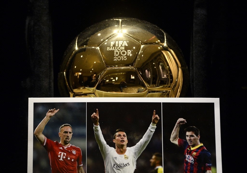 13.jan.2014 - Franck Ribéry, Cristiano Ronaldo e Lionel Messi são os concorrentes ao prêmio Bola de Ouro da Fifa de melhor jogador do mundo em 2013 - AFP PHOTO / FRANCK FIFE