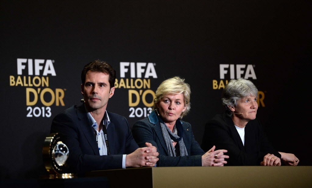 13.jan.2014 - Candidatos ao prêmio de melhor treinador de 2013, Ralf Kellermann, Silvia Neid e Pia Sundhage concedem entrevista coletiva - Xinhua/Wang Siwei