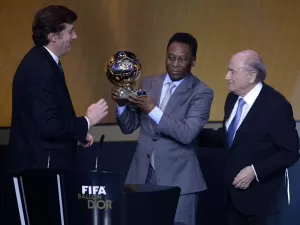 Por que Pelé e Maradona nunca ganharam a Bola de Ouro? 