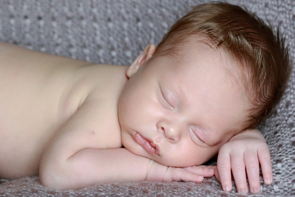 Arthur foi fotografado aos 23 dias de vida. Ele está medindo 56 cm - Roni Sanches/Divulgação