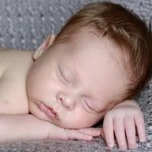 Arthur foi fotografado aos 23 dias de vida. Ele está medindo 56 cm - Roni Sanches/Divulgação