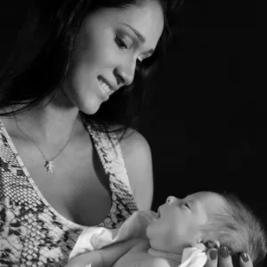 Jaqueline também posou para fotos com Arthur no colo - Roni Sanches/Divulgação