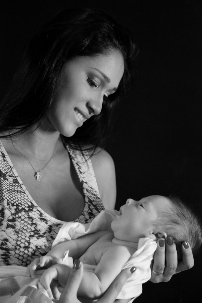 Jaqueline também posou para fotos com Arthur no colo - Roni Sanches/Divulgação