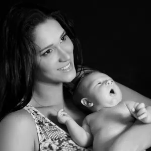 Jaqueline também posou para fotos com Arthur no colo - Roni Sanches/Divulgação