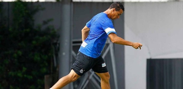 Leandro Damião está vetado novamente e não encara o Corinthians nesta quarta-feira, na Vila Belmiro - Divulgação/Santos FC