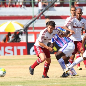 18.01.14 - Conca disputa bola com rivais do Madureira - Agência Photocamera