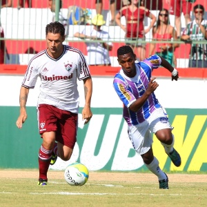 18.01.14 - Rafael Sóbis enfrenta rival na partida contra o Madureira - Agência Photocamera