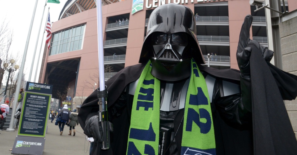 19.jan.2014 - Darth Vader vai ao CenturyLink Field para torcer pelo Seattle Seahawks contra o San Francisco 49ers