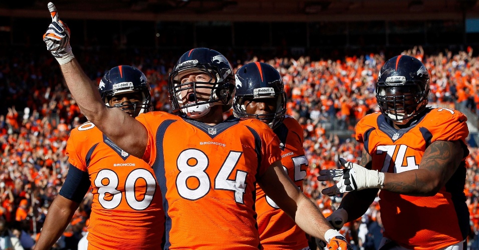 19.jan.2014 - Denver Broncos comemoram segundo 'touchdown' de Jacob Tamme no duelo decisivo contra o New England Patriots, na NFL