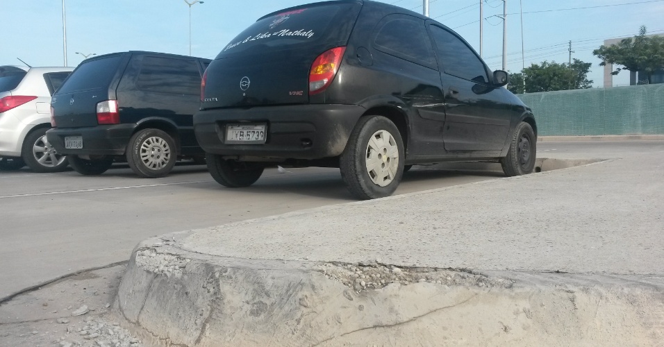Calçadas do estacionamento do aeroporto de Manaus já precisa de reparos