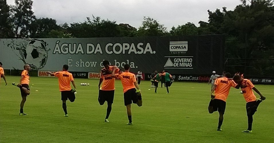 20 jan 2014 - Titulares do Atlético-MG como Diego Tardelli e Jô fizeram o primeiro treino em 2014 na Cidade do Galo