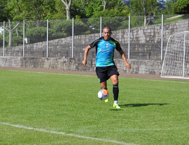 Depois de trabalhar com Marcelo Oliveira no Coritiba, Léo Gago atuou pelo Grêmio - Marinho Saldanha/UOL Esporte