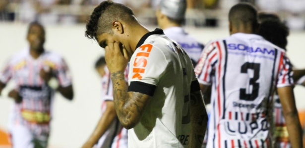 Guerrero durante a partida; atacante fez de cabeça no segundo tempo e salvou time do empate - LUCIANO CLAUDINO/FRAME/ESTADÃO CONTEÚDO