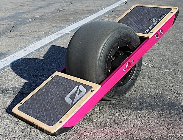Skate de uma rodada, que atinge 20 km/h, é apresentado em feira nos EUA - Divulgação