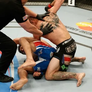 25.jan.2014 - Árbitro separa Donald Cerrone do brasileiro Adriano Martins no UFC on FOX 10 - Josh Hedges/Zuffa LLC/Contributor