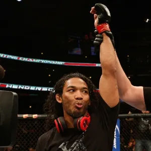 25.jan.2014 - Henderson é declarado vencedor no combate contra Thomson no UFC on FOX 10. Decisão foi bastante contestada pelo público - Josh Hedges/Zuffa LLC/Contributor