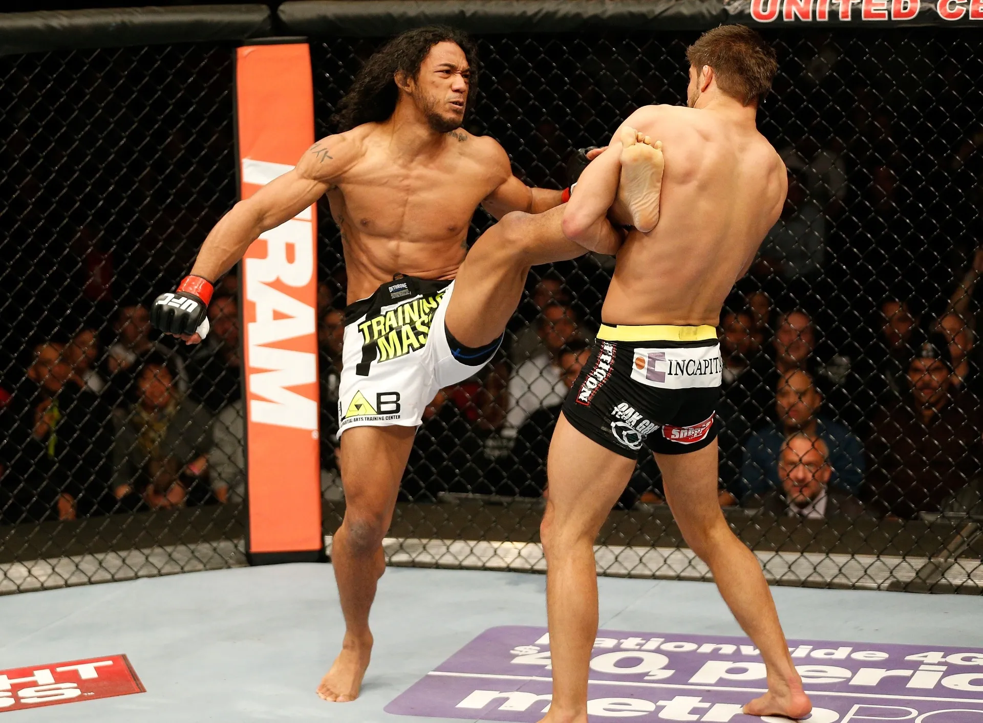 25.jan.2014 - Henderson tenta o chute e é segurado por Thomson no UFC on FOX 10 - Josh Hedges/Zuffa LLC/Contributor