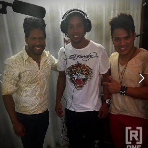 27 jan 2014 - Ronaldinho Gaúcho gravou música com os sertanejos João Lucas e Marcelo, que ainda será lançada - Reprodução/Instagram