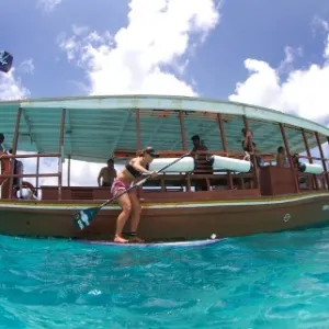 O acompanhamento de um barco de apoio é importante quando for realizar remadas em mar aberto - Roberta Borsari/Arquivo Pessoal