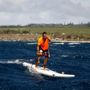 O professor João Renato praticando downwind no Havaí - Roberta Borsari/Arquivo Pessoal