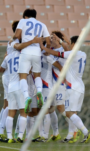 25.jan.2014 - Jogadores da Coreia do Sul comemoram o gol da vitória por 1 a 0 sobre a Costa Rica em amistoso disputado em Los Angeles (EUA)