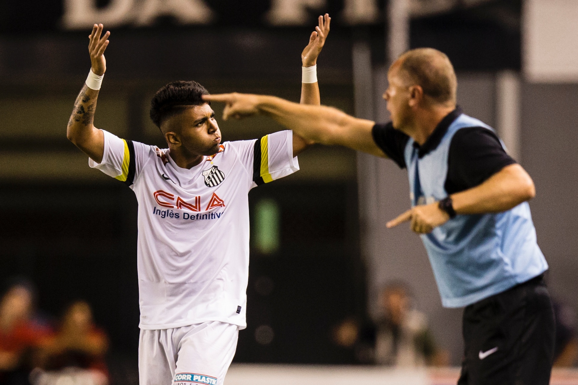 29.jan.2014 - Gabigol comemora segundo gol do Santos sobre o Corinthians pelo Paulistão - Adriano Vizoni/Folhapress, ESPORTES