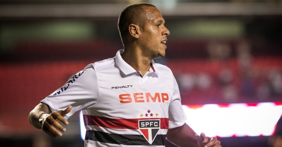 29.jan.2014 - Luís Fabiano celebra seu segundo gol no jogo entre São Paulo e Rio Claro