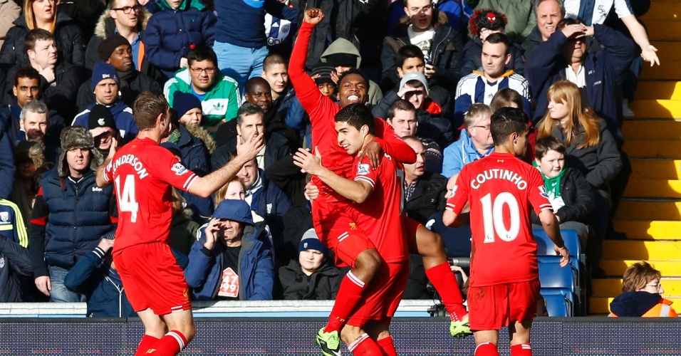 02.fev.2014 - Jogadores do Liverpool vibram após Daniel Sturridge marcar para a equipe contra o West Bromwich Albion