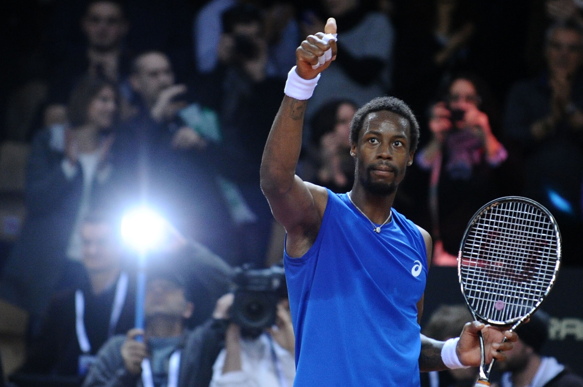 02.fev.2014 - Monfils vence o australiano Kyrgios e faz 