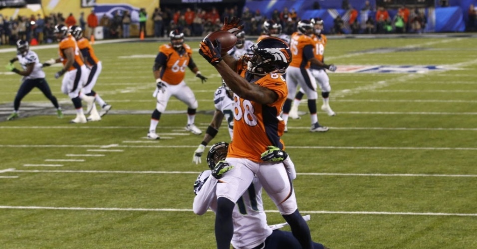 02.fev.2014 - Demaryius Thomas anota o único touchdown do Denver Broncos no Super Bowl XLVIII