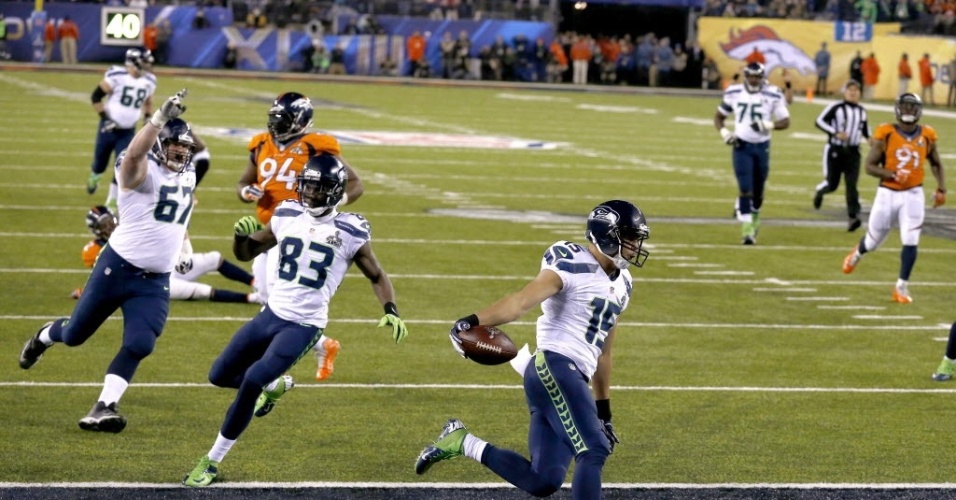 02.fev.2014 - Jogadores do Seattle Seahawks comemoram touchdown de Jermaine Kearse no Super Bowl XLVIII