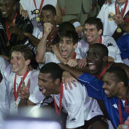 Jogadores do Vasco comemoram título da Copa Mercosul de 2000; final vai estrear novo horário de reprises da Band - Evelson de Freitas/Folhapress