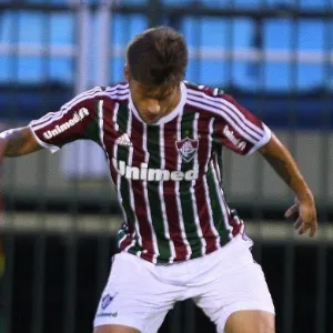 04.fev.2014 - Rafael Sóbis tenta escapar da marcação durante jogo contra o Audax - Photocamera