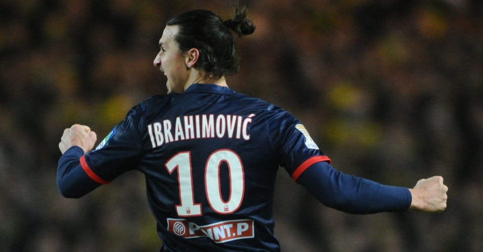 04.fev.2014 - Zlatan Ibrahimovic comemora segundo gol sobre o Nantes pela Copa da Liga da França
