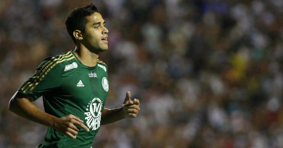 Atacante Alan Kardec comemora o primeiro gol do Palmeiras na partida contra o XV de Piracicaba