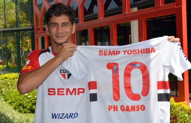 Paulo Henrique Ganso exibe a camisa 10 do São Paulo
