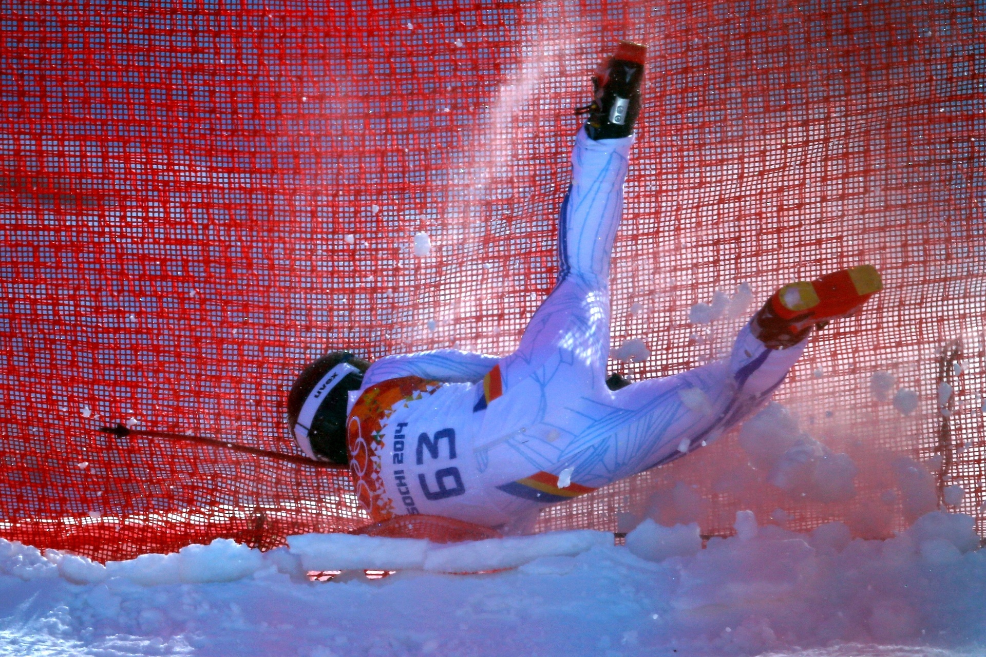 08.02.2014 - Romeno Ioan Valeriu Achiriloaie voa na área de nos treinos para o ski alpino - Getty Images
