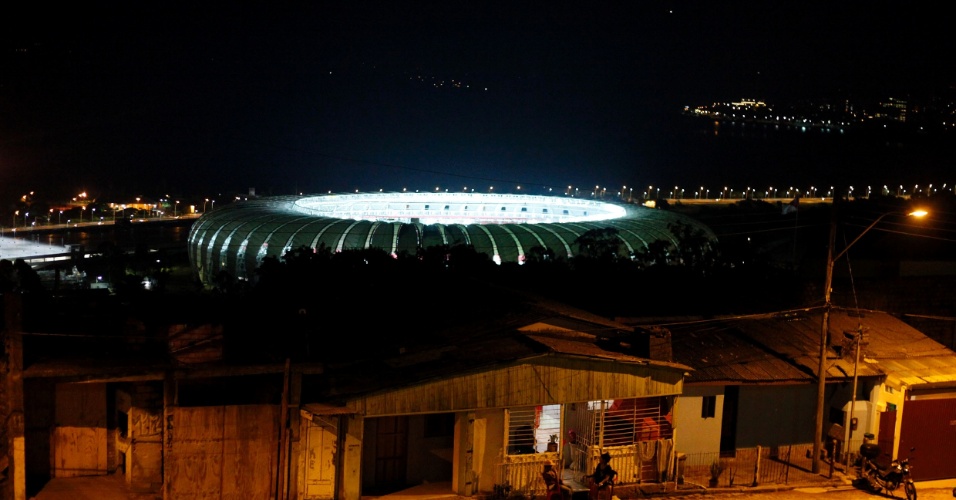 Segundo dia de teste de iluminação, com 100% de capacidade, no novo Beira-Rio