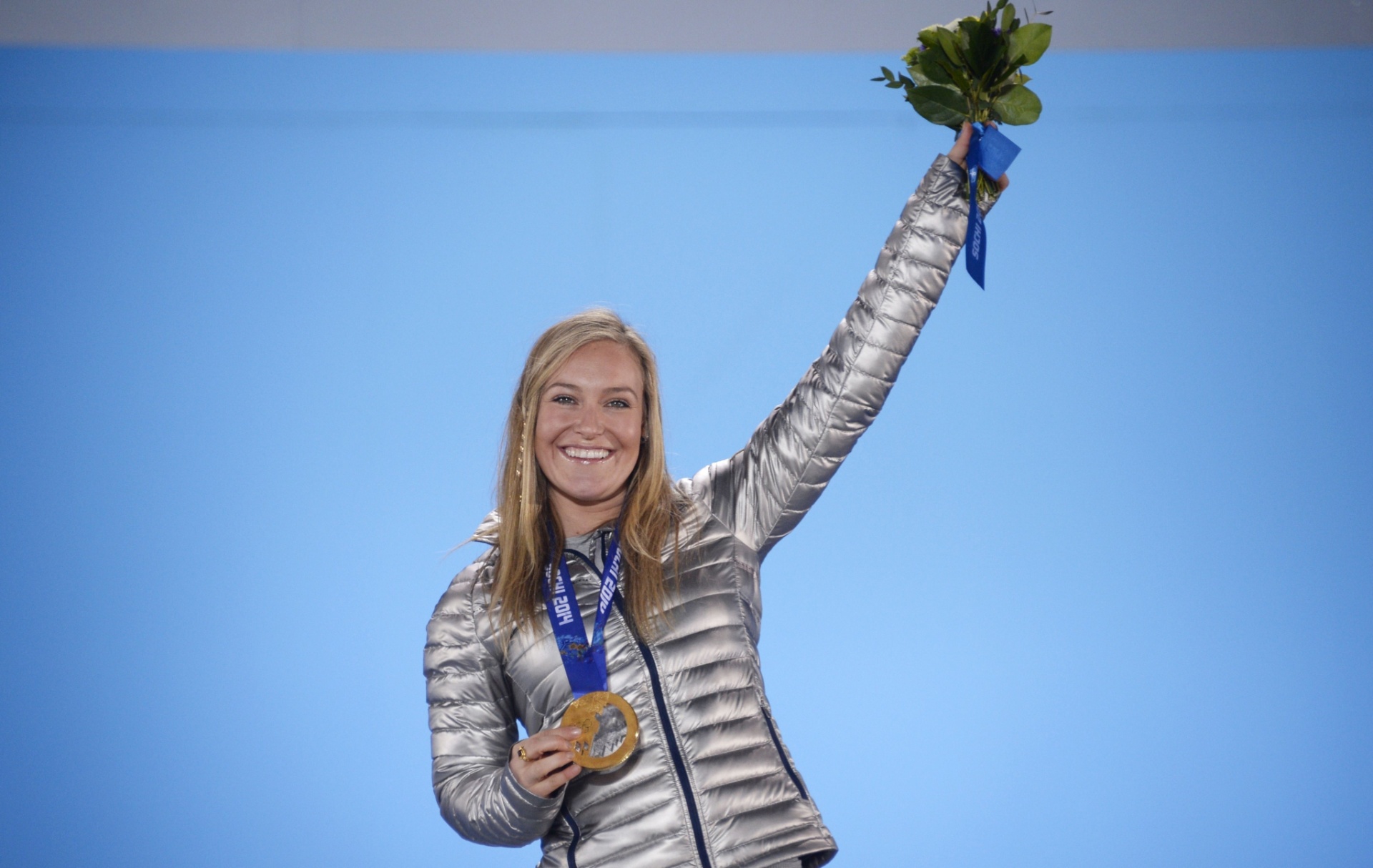 09.02.14 - Jamie Anderson comemora medalha de ouro no snowboard slopestyle nos Jogos de Inverno de Sochi - AFP PHOTO / ALEXANDER NEMENOV