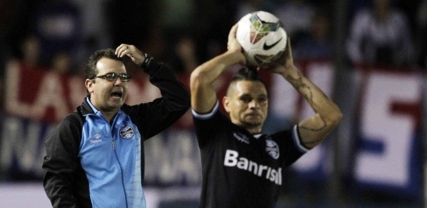 Enderson Moreira e Pará pregam respeito contra o Nacional-COL no jogo de terça-feira na Arena do Grêmio - REUTERS/Andres Stapff